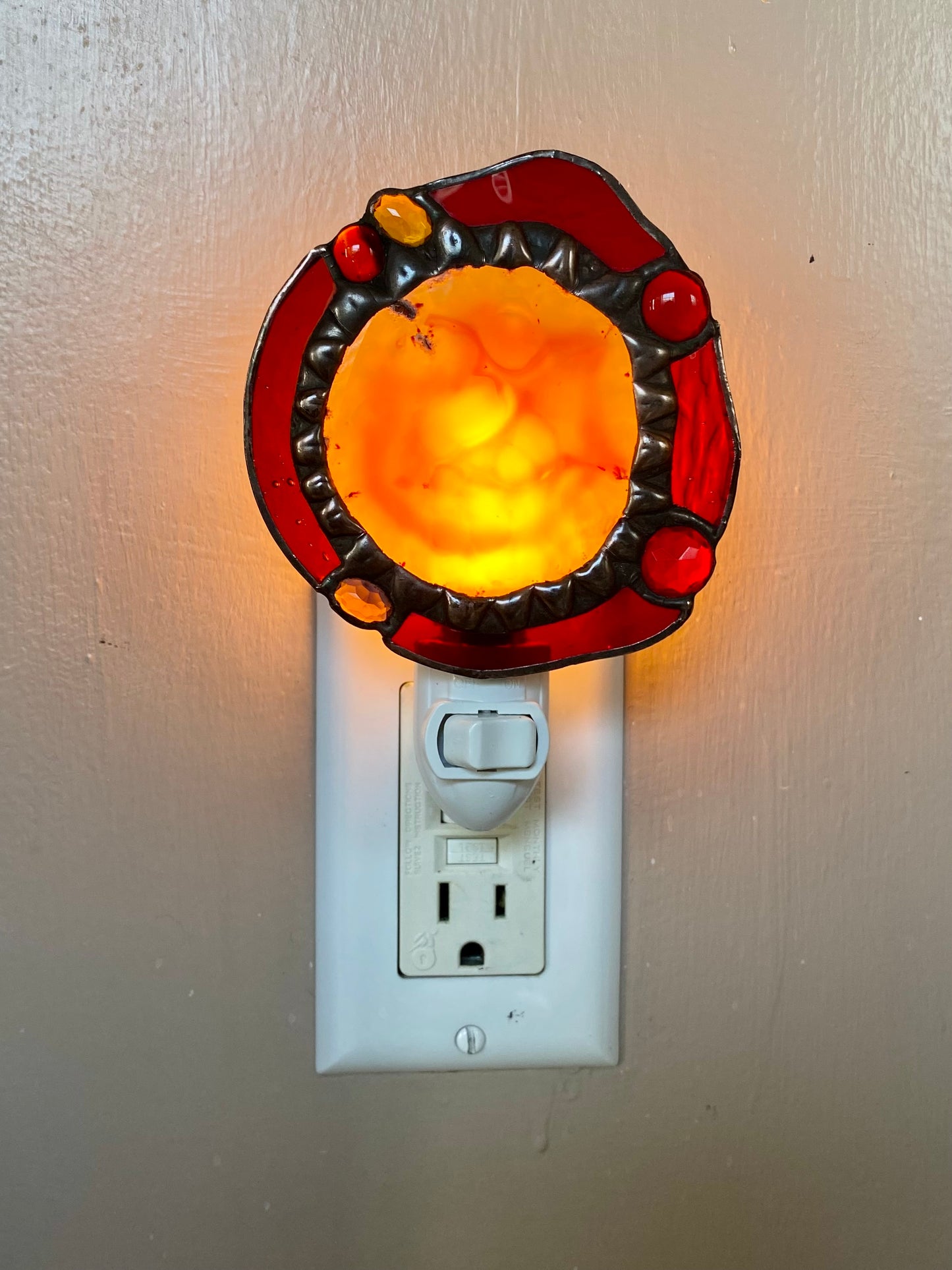 AGATE SLICE NIGHTLIGHT in Reds with Jewels | Gretchen Shutt | Hip Chick Glass, LLC