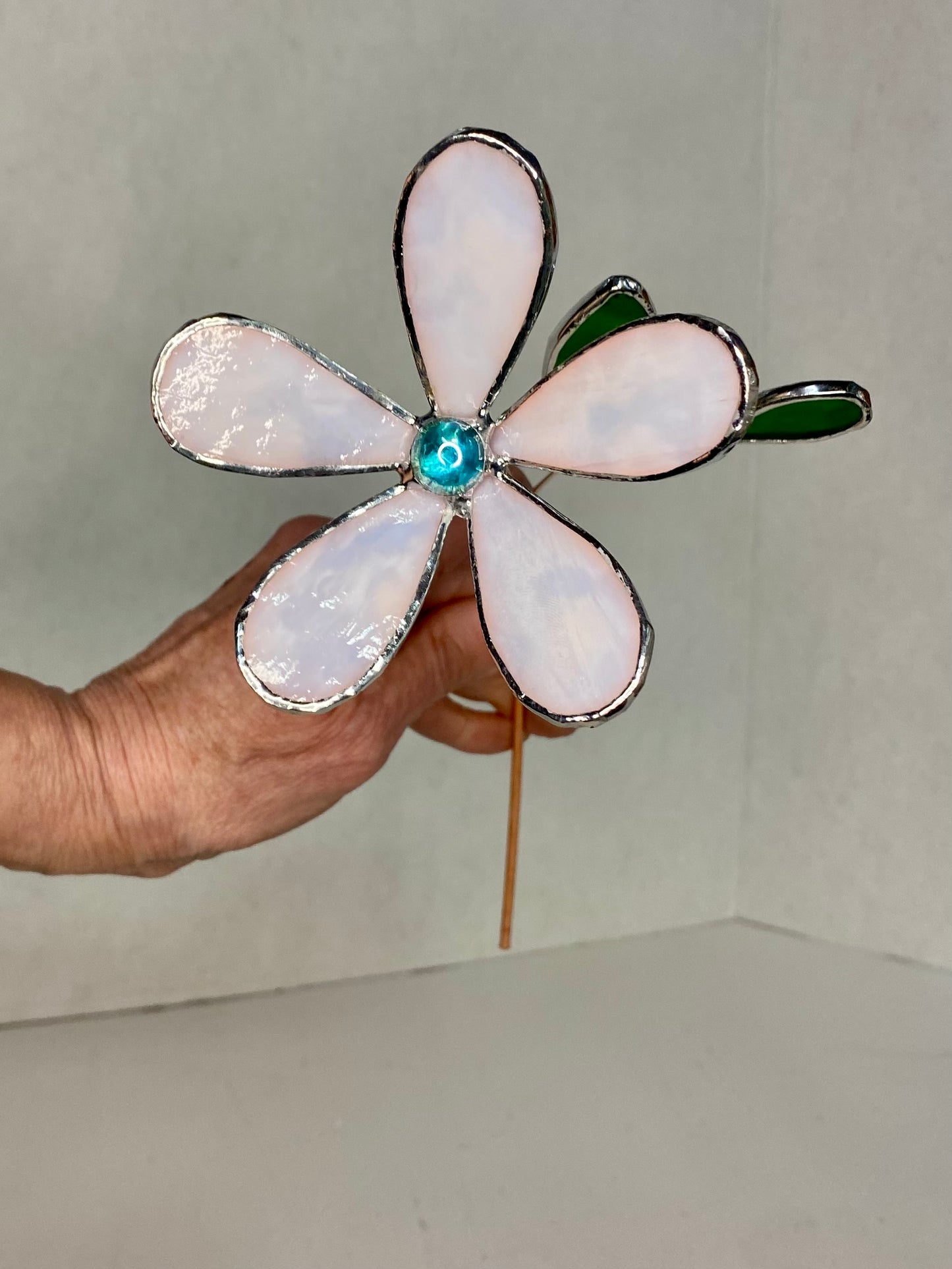 White Stained Glass Flower Plant Stakes by Hip Chick Glass, Stained Glass Flower Bouquet, Stained Glass Flower on a Stem, Handmade Home Decor, Wedding Bouquet Keepsake, Tabletop Decor