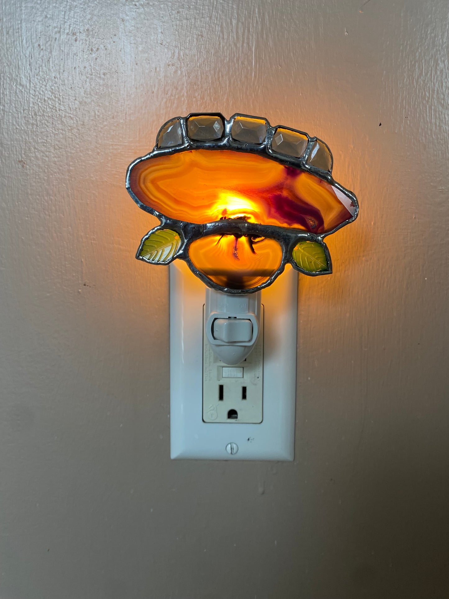 AGATE SLICE NIGHTLIGHT with Blue Jewels and Leaves | Gretchen Shutt | Hip Chick Glass, LLC
