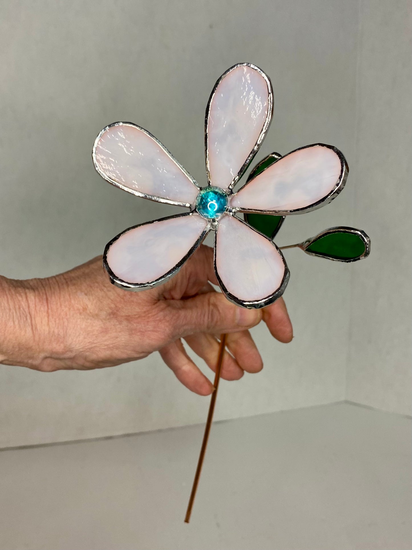 White Stained Glass Flower Plant Stakes by Hip Chick Glass, Stained Glass Flower Bouquet, Stained Glass Flower on a Stem, Handmade Home Decor, Wedding Bouquet Keepsake, Tabletop Decor