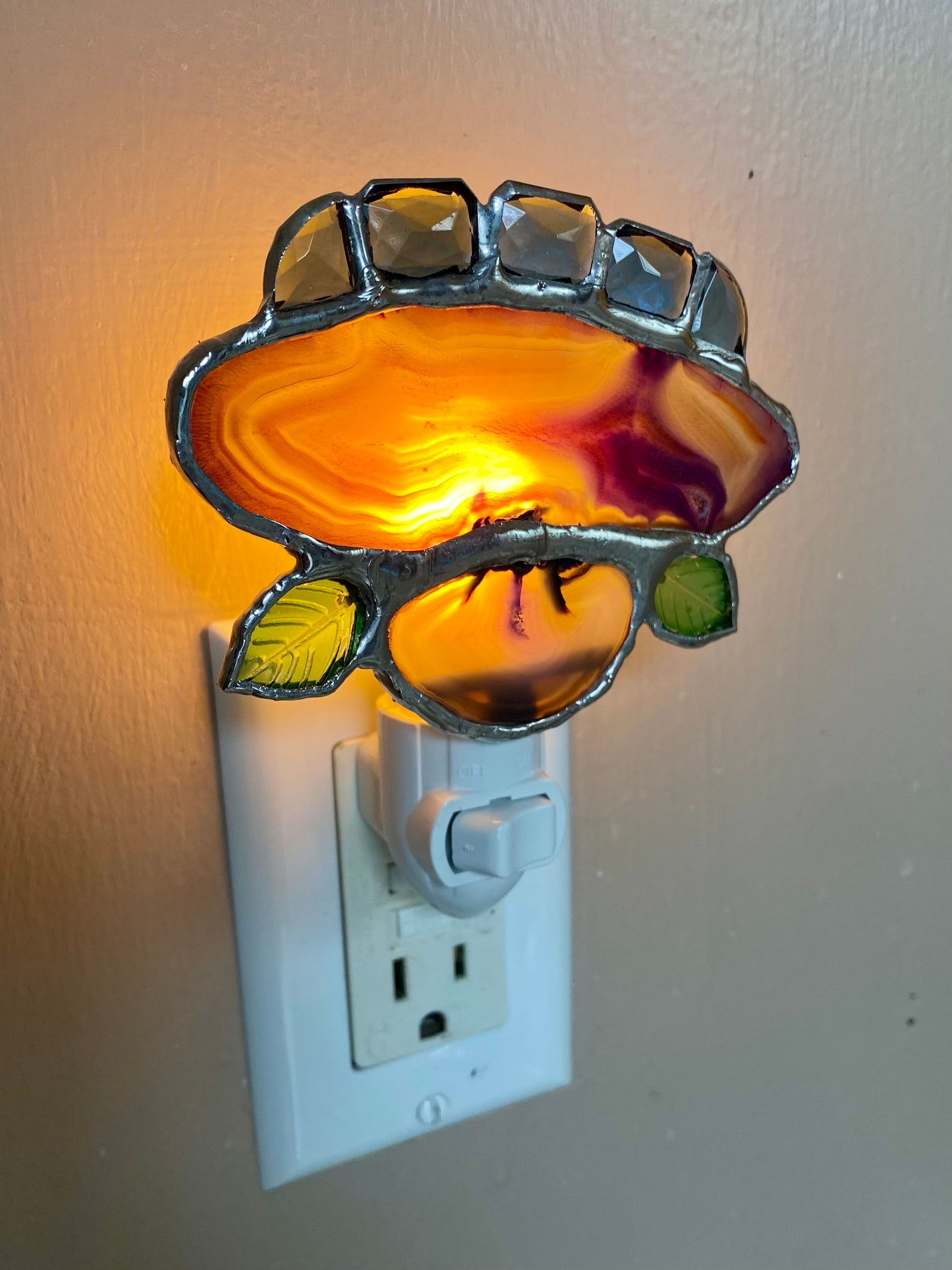 AGATE SLICE NIGHTLIGHT with Blue Jewels and Leaves | Gretchen Shutt | Hip Chick Glass, LLC
