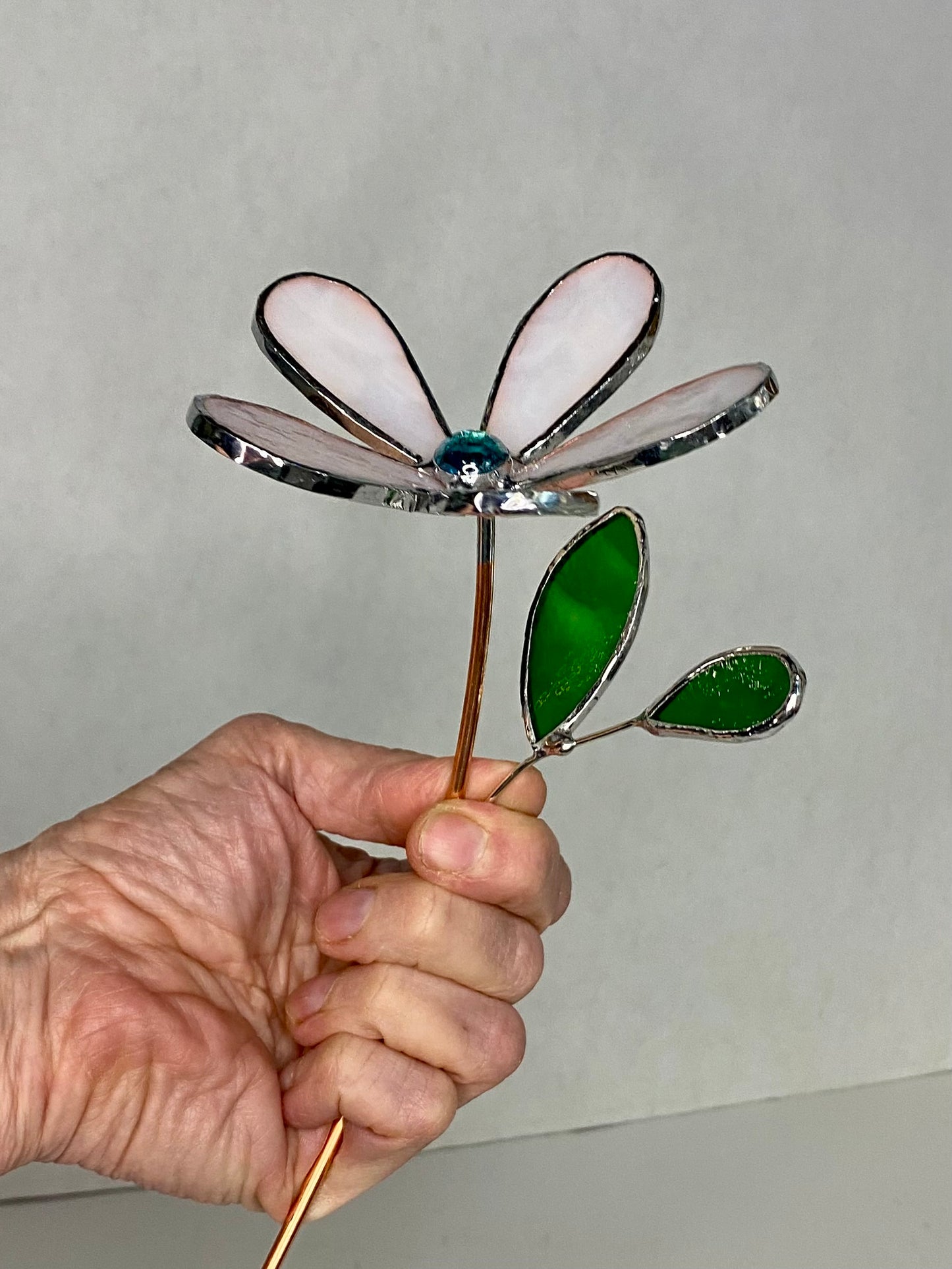 White Stained Glass Flower Plant Stakes by Hip Chick Glass, Stained Glass Flower Bouquet, Stained Glass Flower on a Stem, Handmade Home Decor, Wedding Bouquet Keepsake, Tabletop Decor