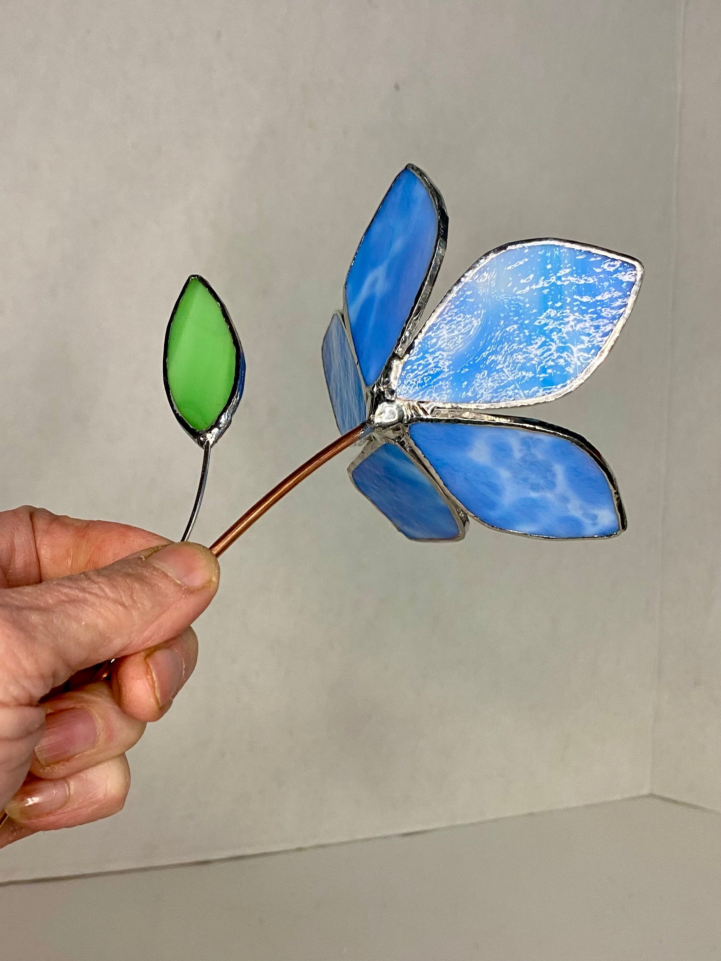 Mottled Blue Stained Glass Flower Plant Stakes by Hip Chick Glass, Stained Glass Flower Bouquet, Stained Glass Flower on a Stem, Handmade Home Decor, Wedding Bouquet Keepsake, Tabletop Decor