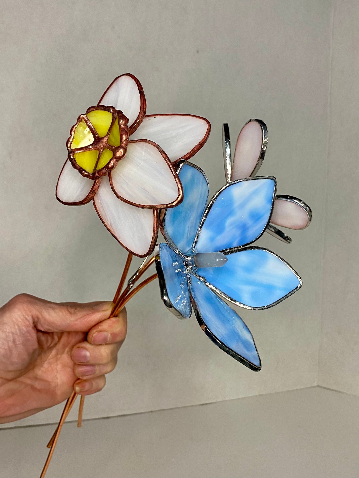 Mottled Blue Stained Glass Flower Plant Stakes by Hip Chick Glass, Stained Glass Flower Bouquet, Stained Glass Flower on a Stem, Handmade Home Decor, Wedding Bouquet Keepsake, Tabletop Decor