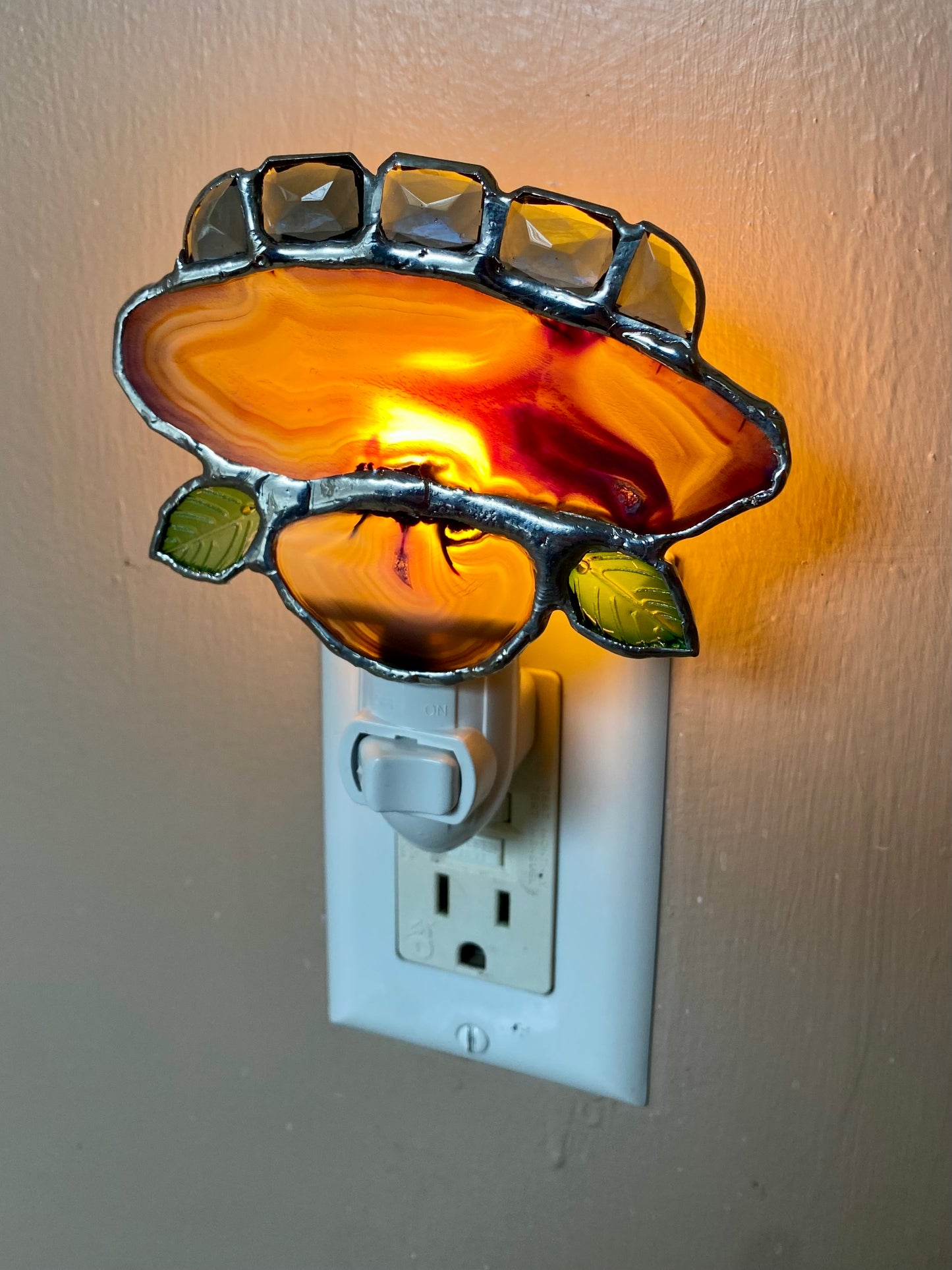 AGATE SLICE NIGHTLIGHT with Blue Jewels and Leaves | Gretchen Shutt | Hip Chick Glass, LLC