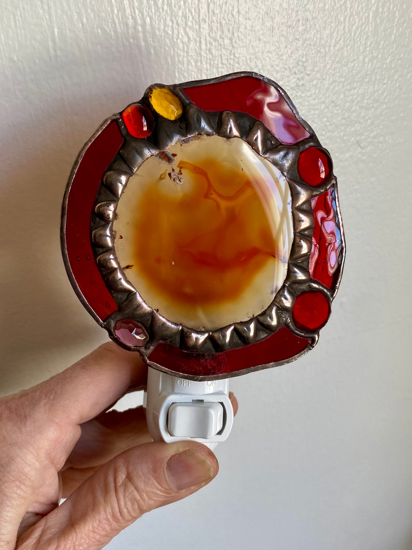 AGATE SLICE NIGHTLIGHT in Reds with Jewels | Gretchen Shutt | Hip Chick Glass, LLC
