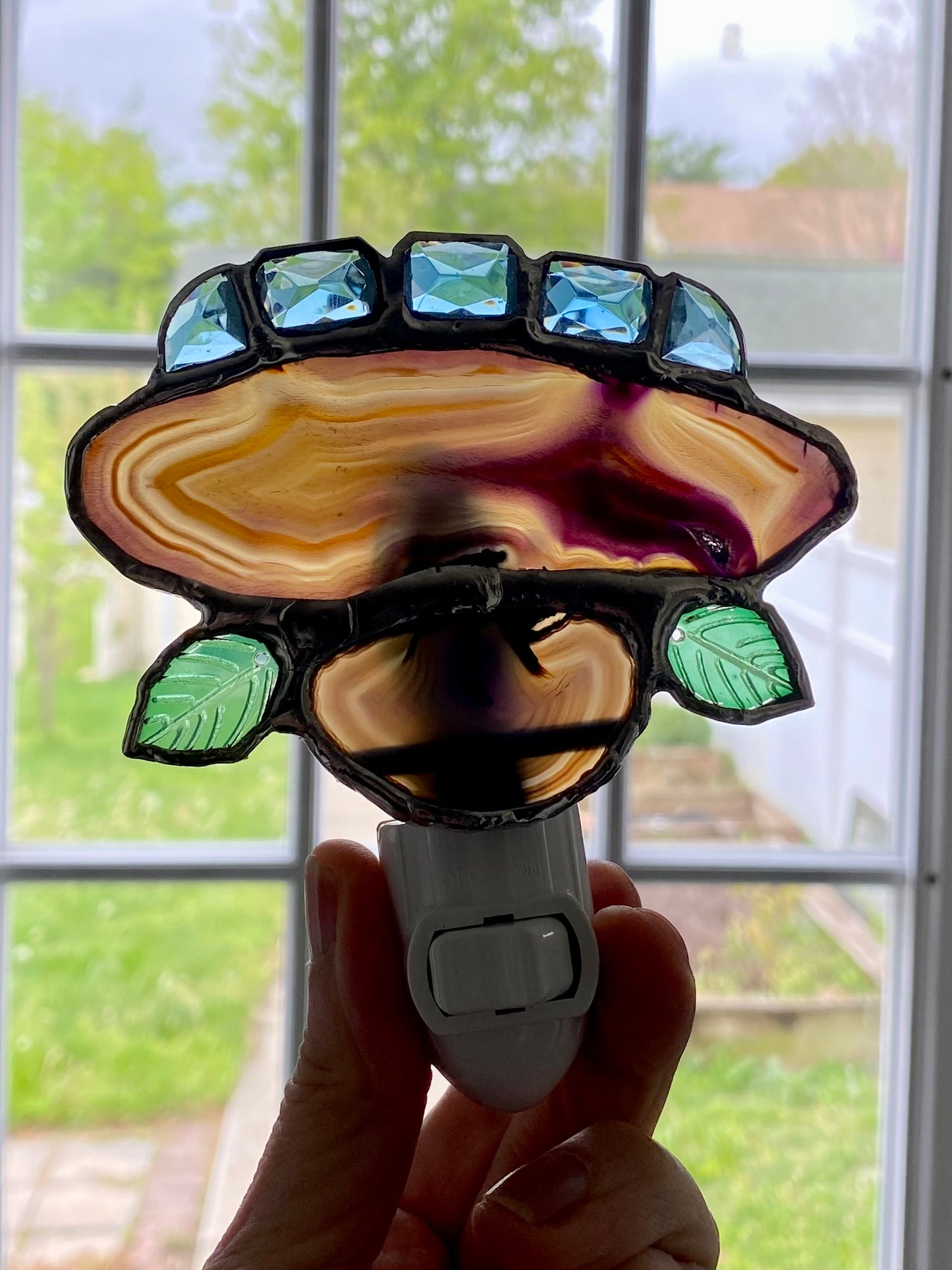AGATE SLICE NIGHTLIGHT with Blue Jewels and Leaves | Gretchen Shutt | Hip Chick Glass, LLC