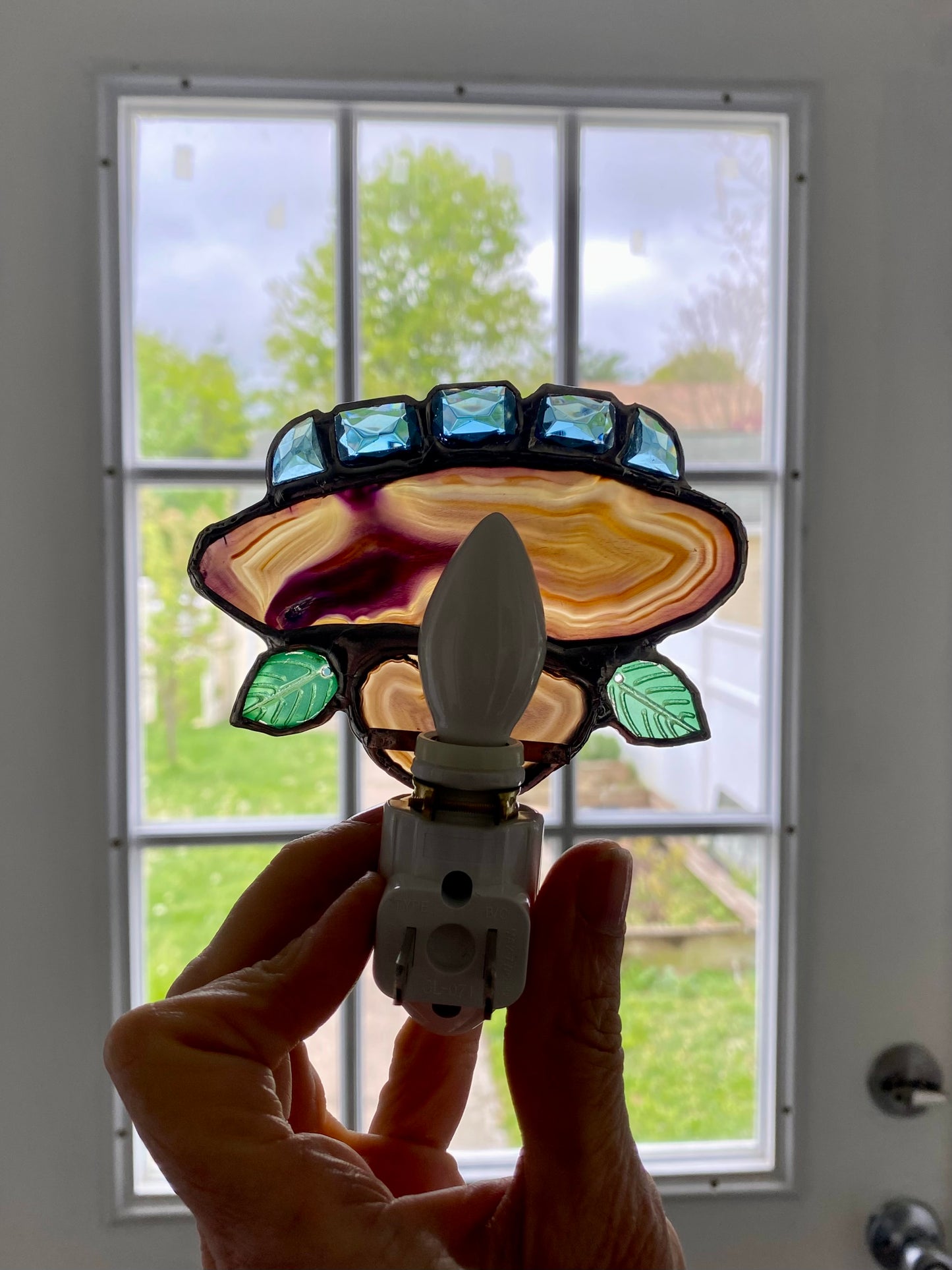 AGATE SLICE NIGHTLIGHT with Blue Jewels and Leaves | Gretchen Shutt | Hip Chick Glass, LLC