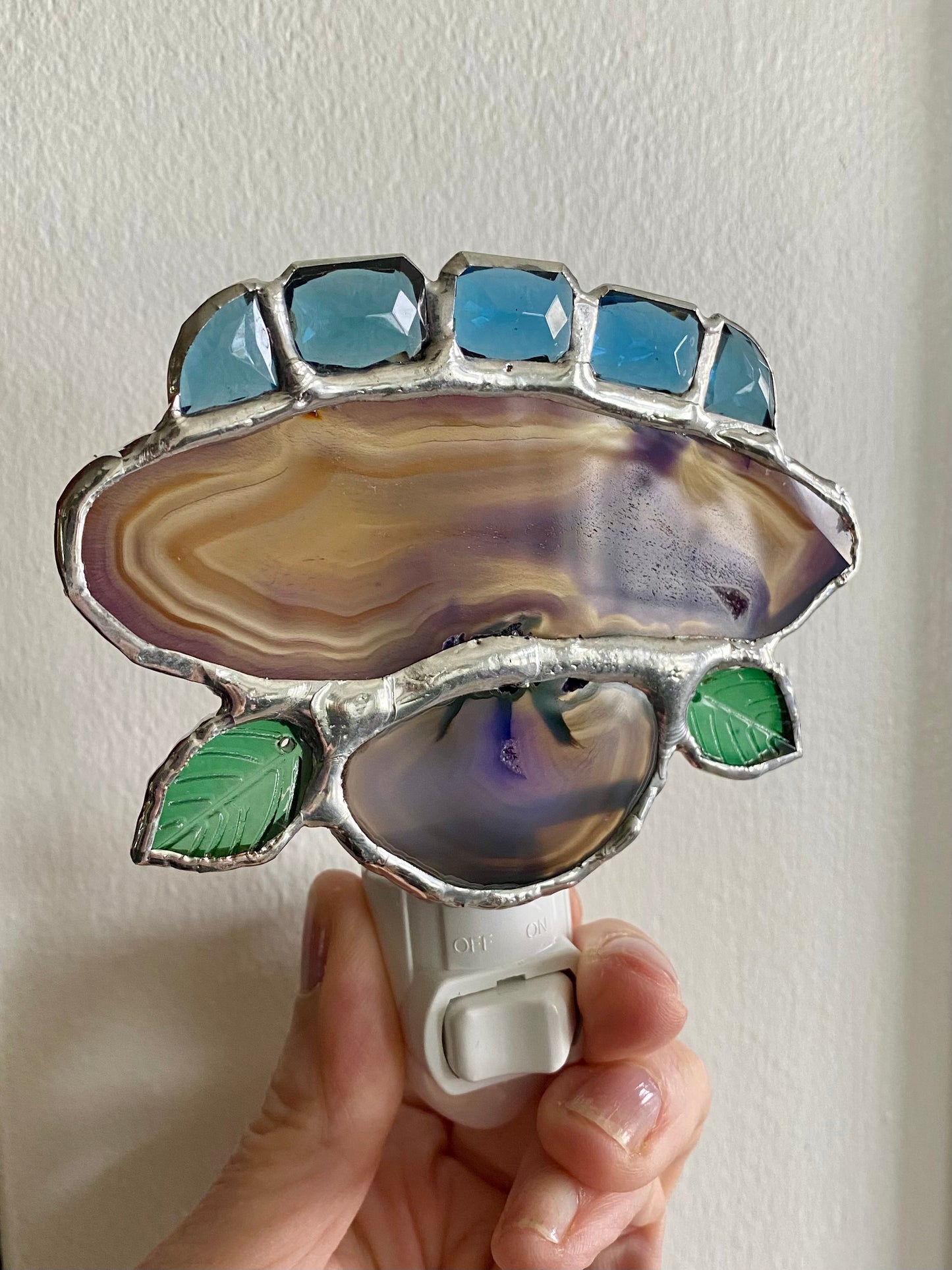 AGATE SLICE NIGHTLIGHT with Blue Jewels and Leaves | Gretchen Shutt | Hip Chick Glass, LLC