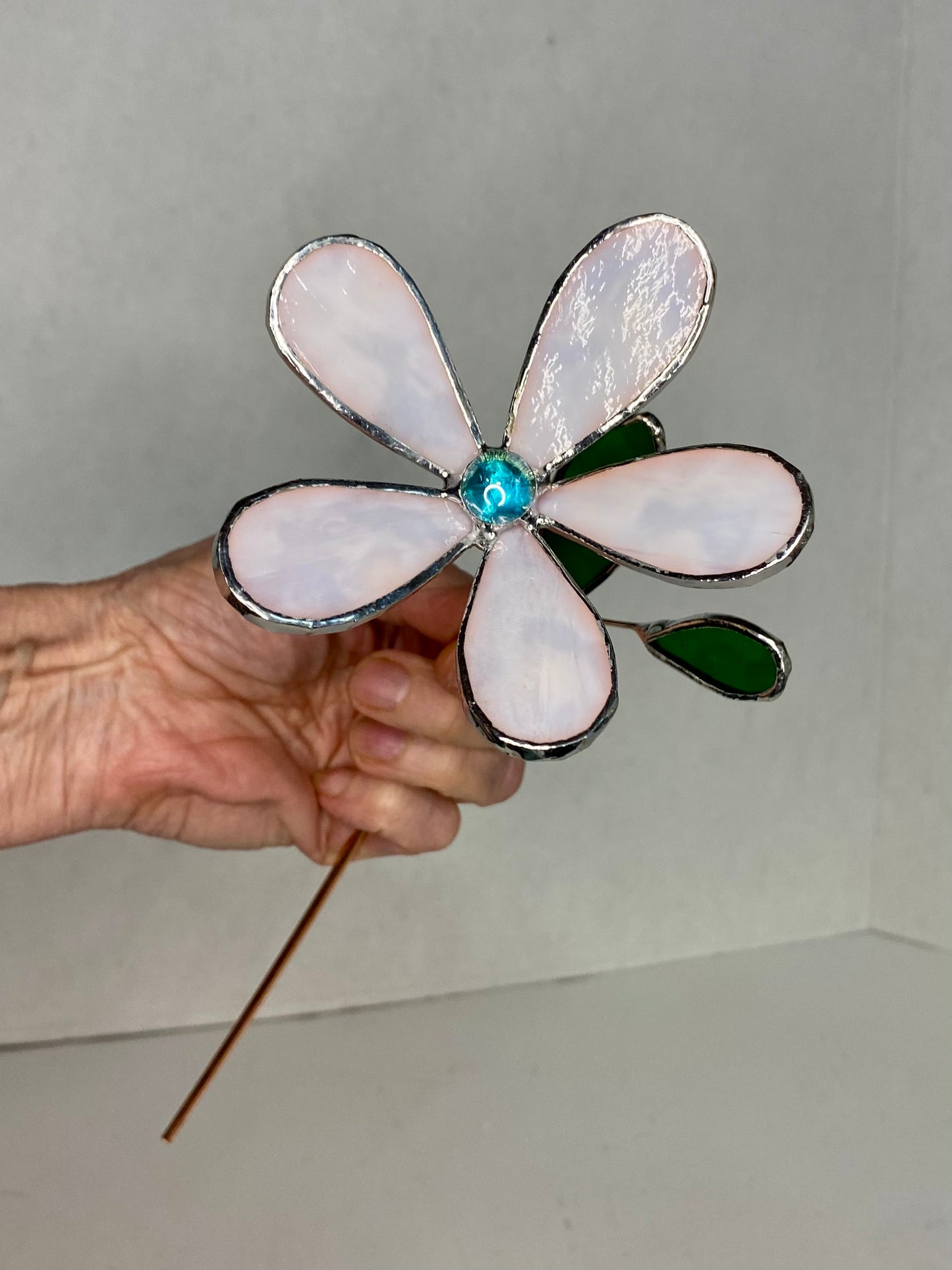 White Stained Glass Flower Plant Stakes by Hip Chick Glass, Stained Glass Flower Bouquet, Stained Glass Flower on a Stem, Handmade Home Decor, Wedding Bouquet Keepsake, Tabletop Decor